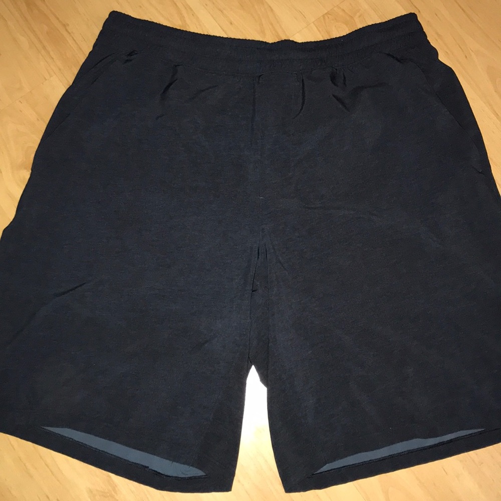 Men’s large lululemon. Pacebreaker. L 9”. Lined.